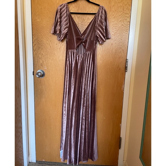 (NWT) ASOS DESIGN twist back pleated empire waist velvet maxi dress in champagne - Picture 6 of 9